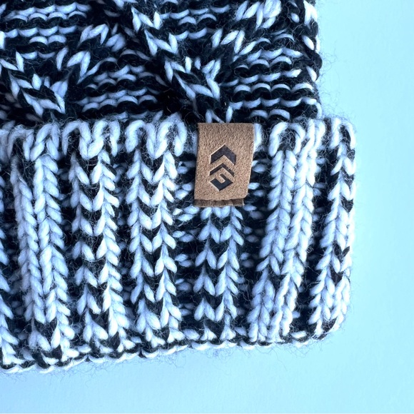 FREE COUNTRY WOMEN’S KNIT BEANIE WITH FAUX FUR POM POM (NEW) SIZE- O/S - Picture 4 of 7